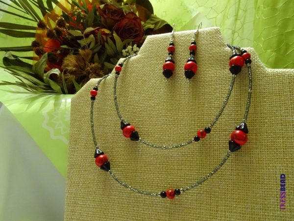 Red-Black Beaded Set - Image 2